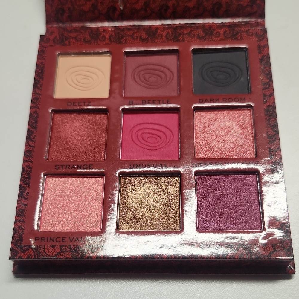 Revolution Red Shadow Palette - Picture 2 of 4